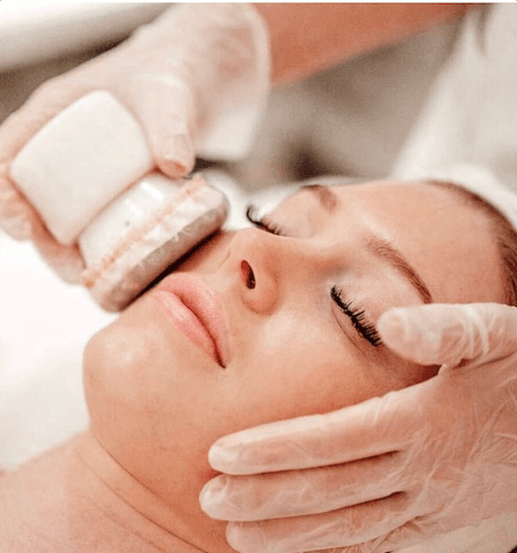 Friskvård massage och hudvårdsbehandling hos Drakenrous Beauty i Stockholm