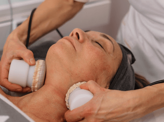 Ansiktsbehandlingar hos Drakenrous Beauty i Stockholm