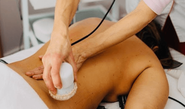 Avkopplande massagebehandling hos Drakenrous Beauty i Stockholm